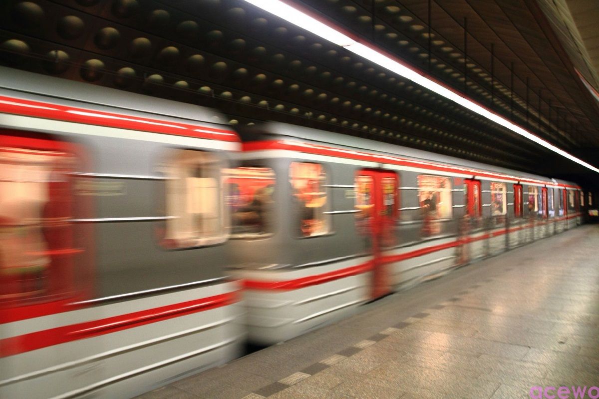 industrial telephone suit use on subway1.jpg
